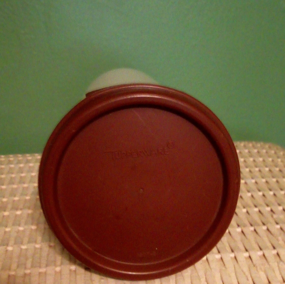 Vintage brown top Spaghetti Tupperware container - Picture 2 of 2